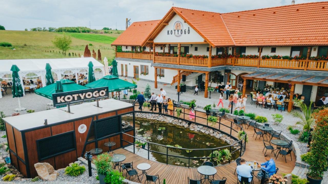 Bed and Breakfast Kotyogo Panzio Lupeni  Zewnętrze zdjęcie